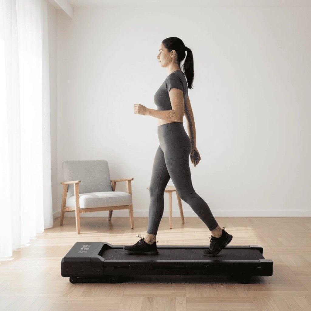 Tapis de marche WALKEN Incline installé dans un intérieur moderne